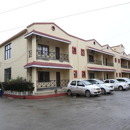 Leo Resorts Dźunagadh Zewnętrze zdjęcie